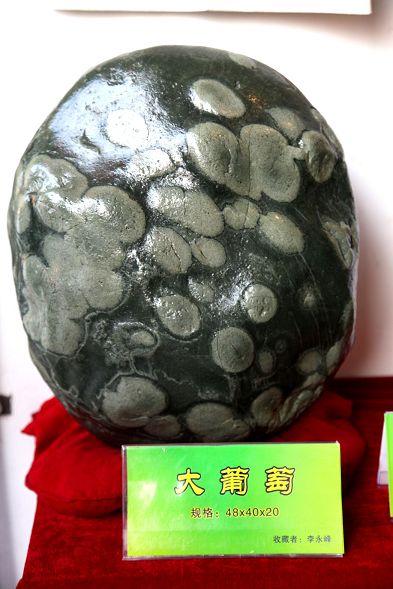  p>大渡河奇石,四川边境的果洛万年雪山的大渡河.