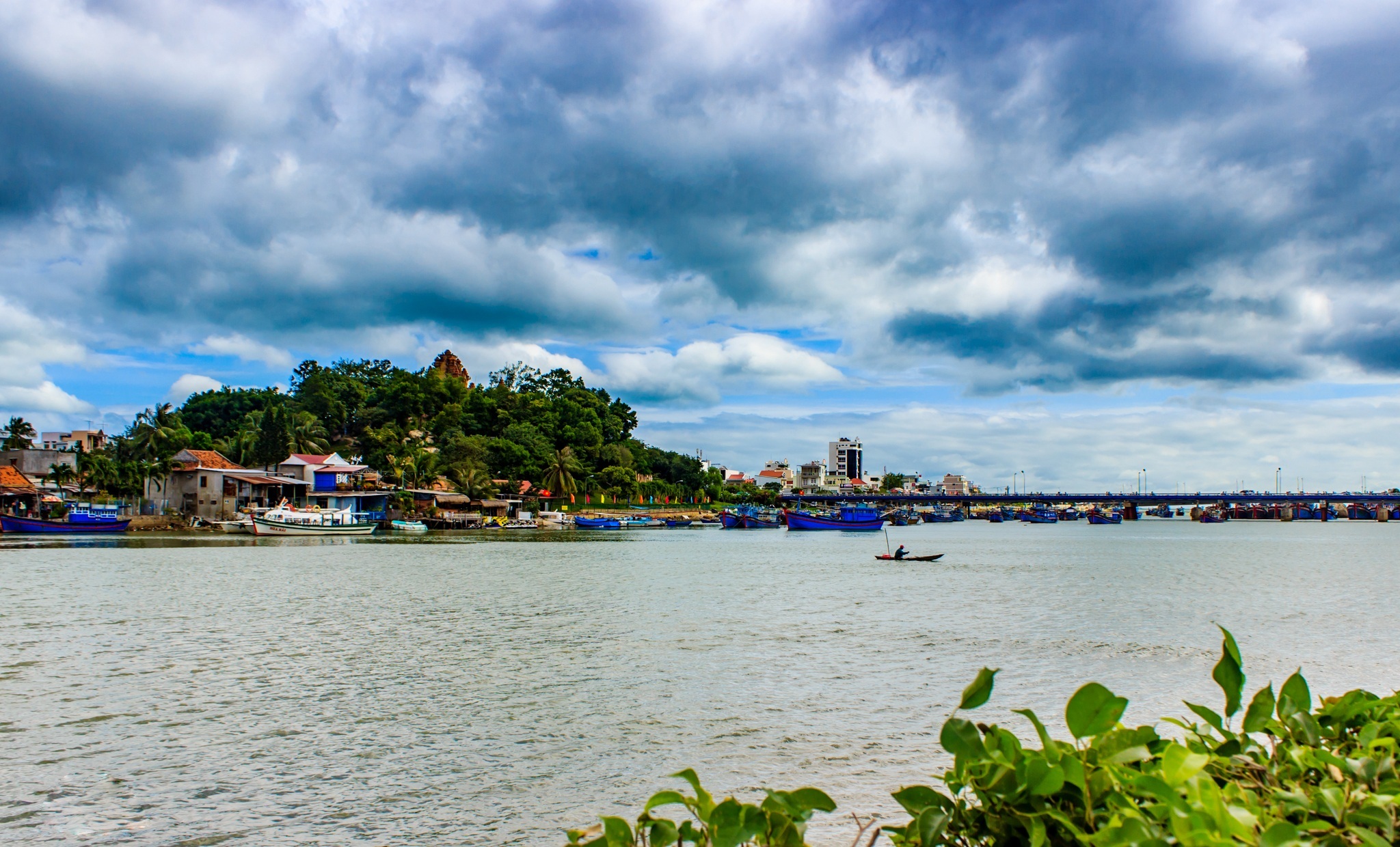  p>下龙湾,是 a target="_blank" href="/item/越南/155278" data