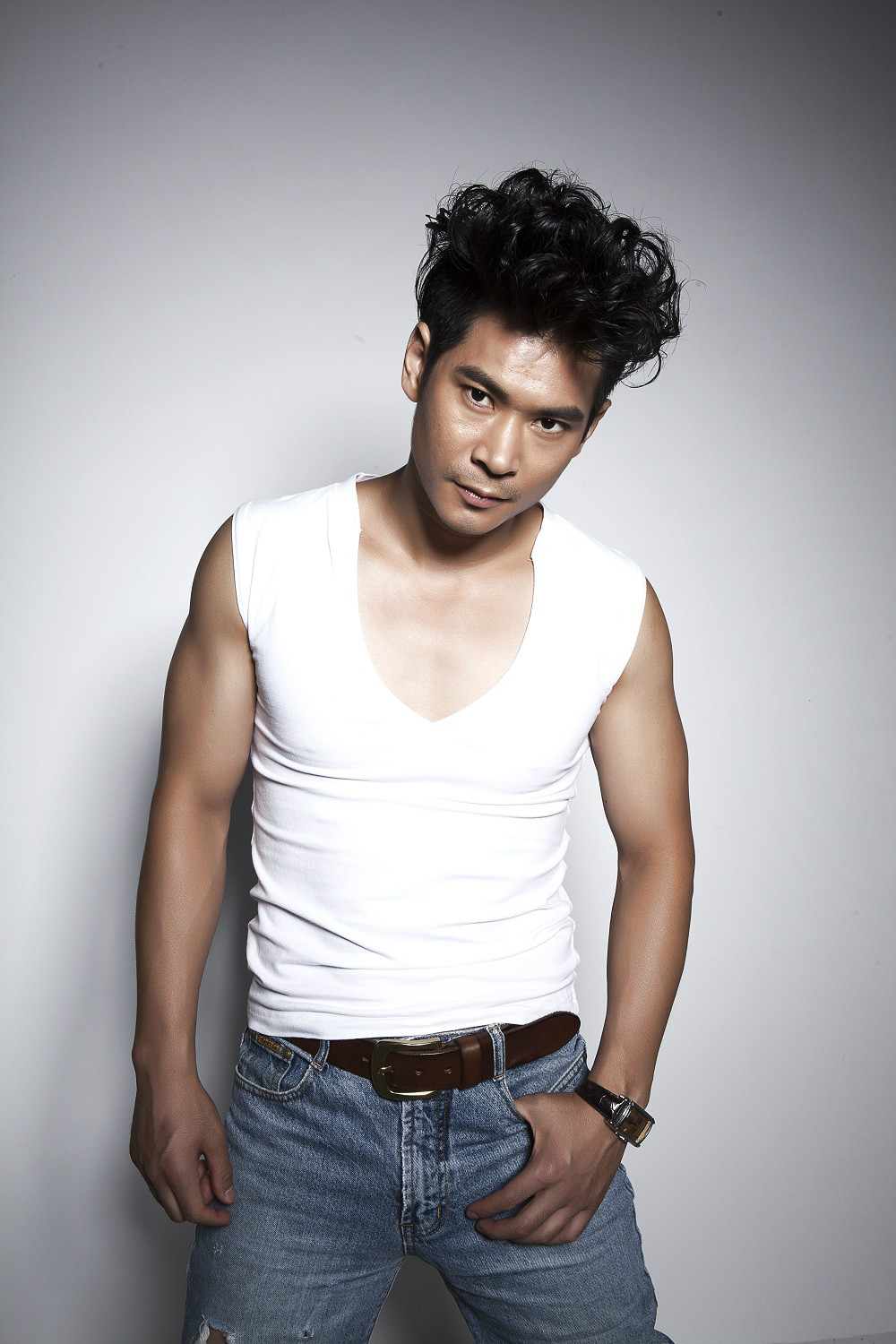  p>李炳渊,原名李渊,出生于 a target="_blank" href="/item/山东省