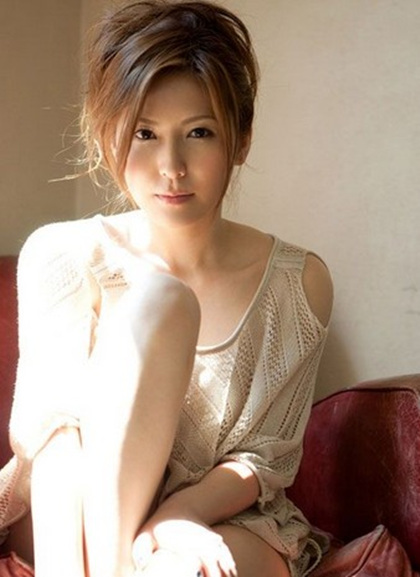 p>椎名由奈(yuna shiina,椎名ゆな),女,1986年11月18日出生于东京