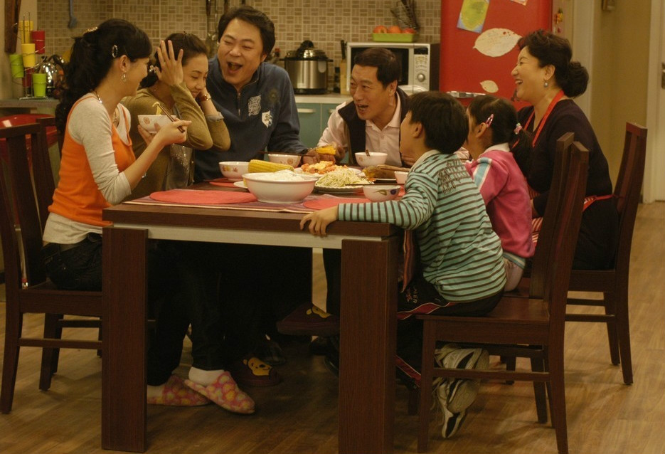 是一部由中视美星文化传媒和北京空政电视艺术中心出品的情景喜剧,该