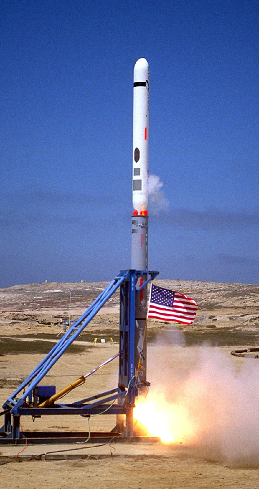 >tomahawk /b>)是美国研制的一种从敌防御火力圈外投射的纵深打击武器