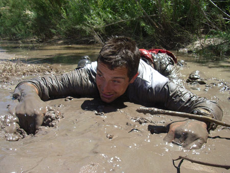  p>贝尔·格里尔斯 i>(bear grylls) /i>,1974年6月7日出生于英国