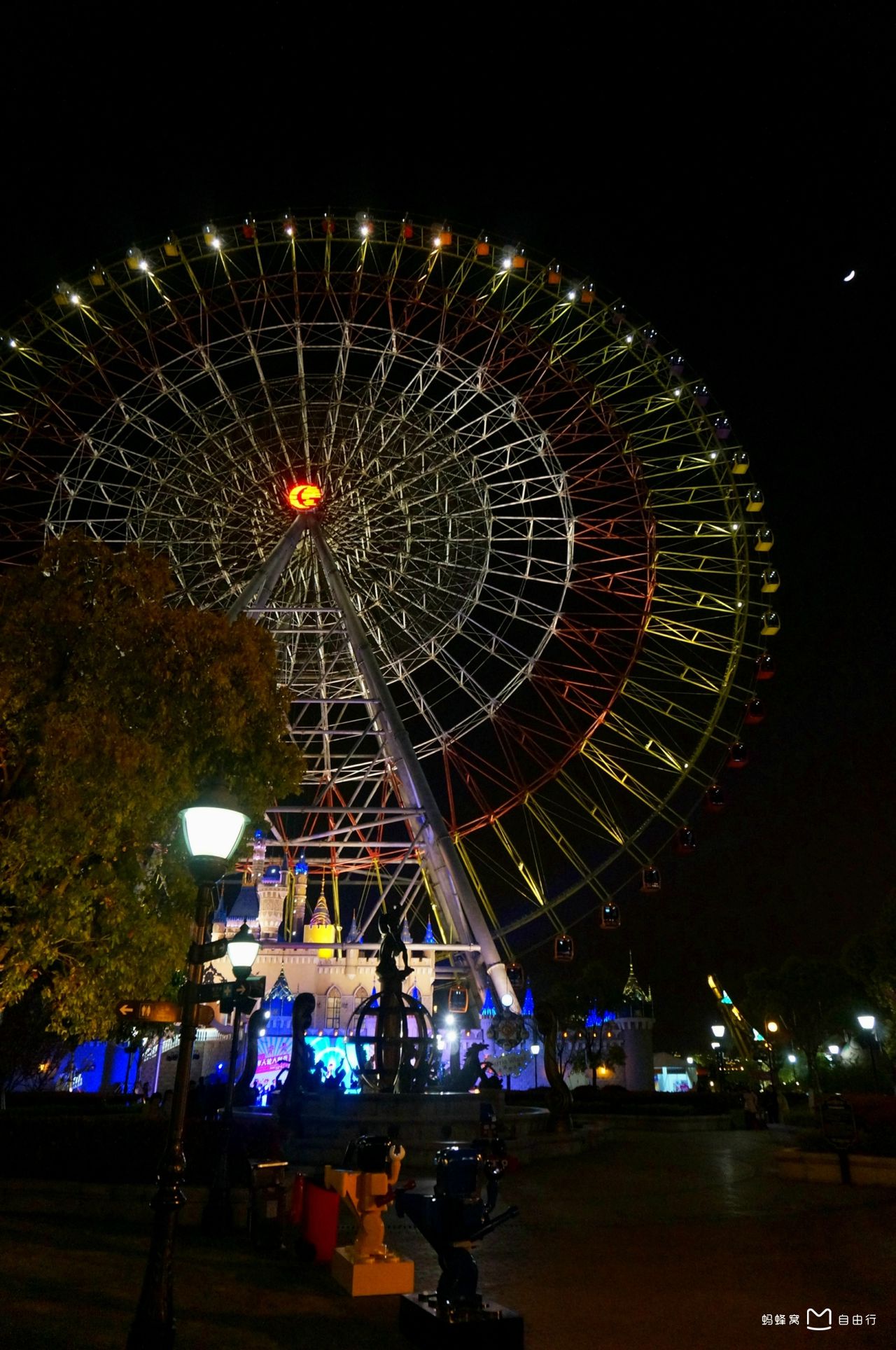  p>苏州摩天轮主题公园位于苏州园区现代休闲广场南侧, a target="