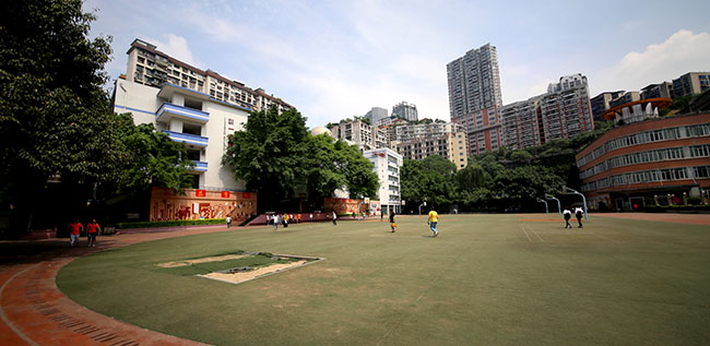 42 middle school of chongqing),2000年成为重庆市普通高中联招学校