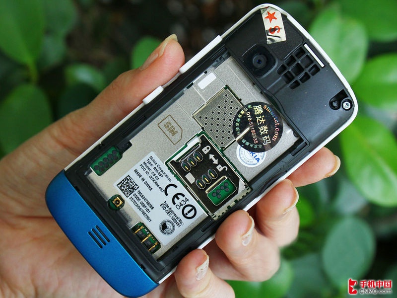  p>诺基亚c5-03这款基于symbianv5系统的智能手机包括一个可定制的主