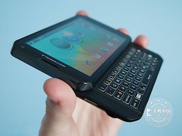  p>摩托罗拉xt897是摩托罗拉2012年出产手机产品,属一款3g侧滑盖,智能