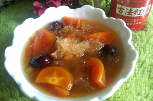  p>红糖木瓜汤,是以木瓜,枸杞,红枣,老姜为原料制作的一道菜品. /p>