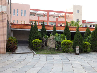 1 middle school of xiamen)简称翔安一中,是福建省一级达标中学,厦门