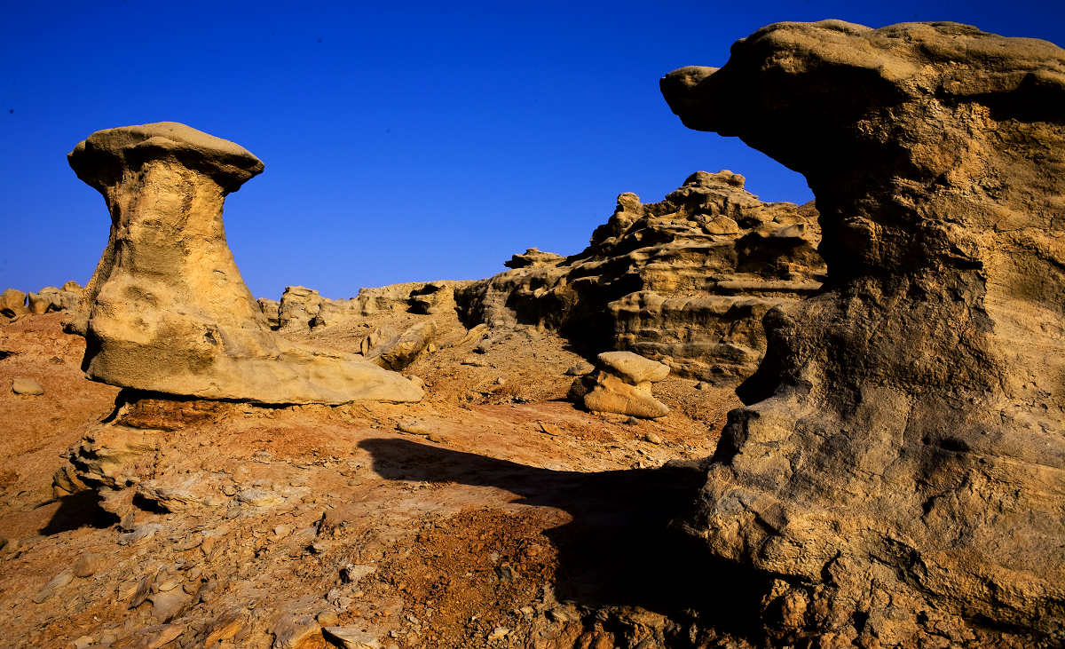  p>柴达木盆地,是中国三大 a target="_blank" href="/item/内陆盆地