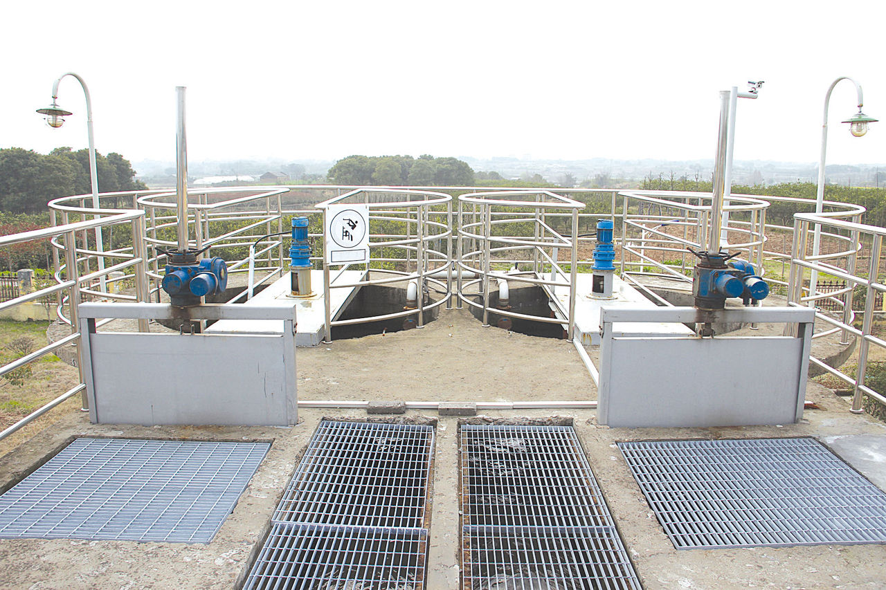 flocculating basin)是指一般采用水平轴桨板式或垂直轴桨板式絮凝