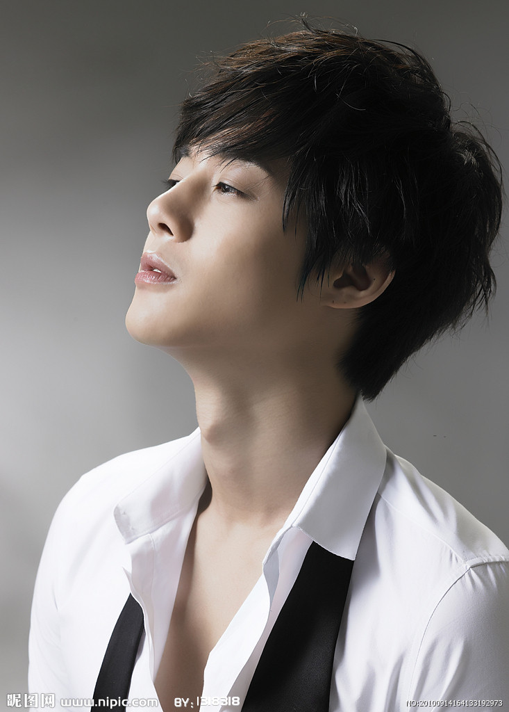  p>金贤重(kim hyun joong),1986年6月6日出生于韩国,歌手,演员,设计