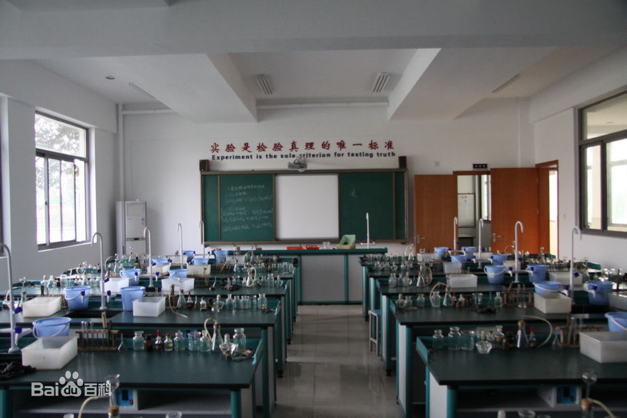  p data-id="gnvhrt3k6w">伊宁市四中即新疆伊宁市第四中学,创建于