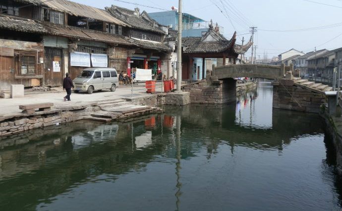  p>位于项城市域南端泥河上,北距市区27公里.