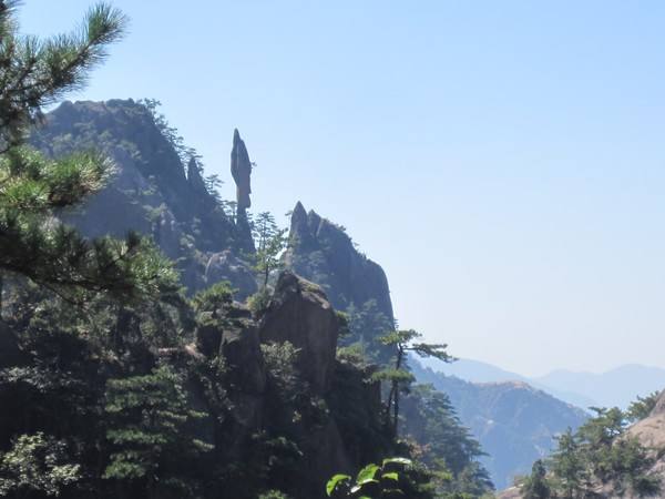 黄山仙人踩高跷