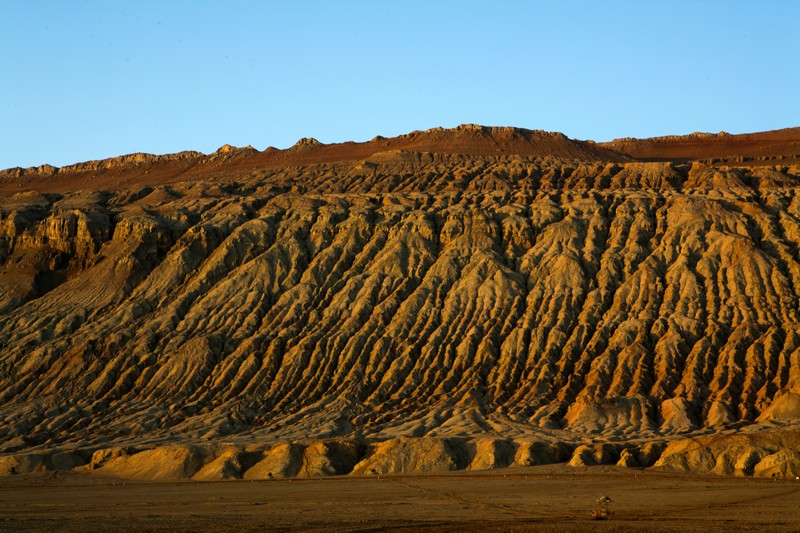  p>火焰山,位于新疆维吾尔自治区吐鲁番市高昌区312国道,吐鲁番盆地的