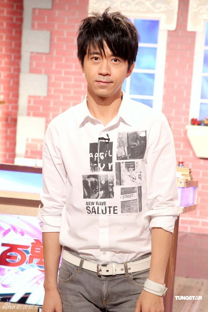  p>光良,本名王光良,1970年8月30日出生于马来西亚,华语流行乐男歌手