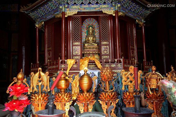  p>雍和宫(the lama temple),位于北京市区东北角,清康熙三十三年