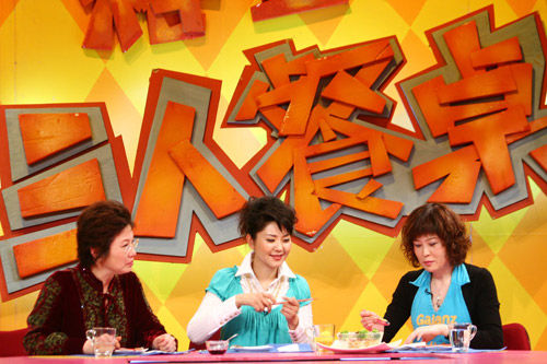  p>《美食美客-三人餐桌》,这个新版块定位在家庭普遍观众,传播现代