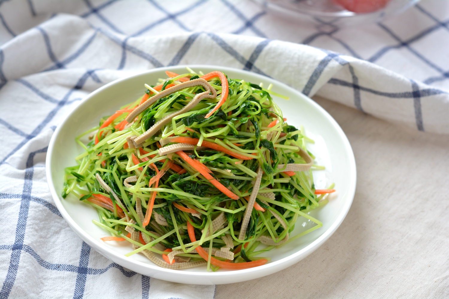 豆苗巧拌豆腐丝