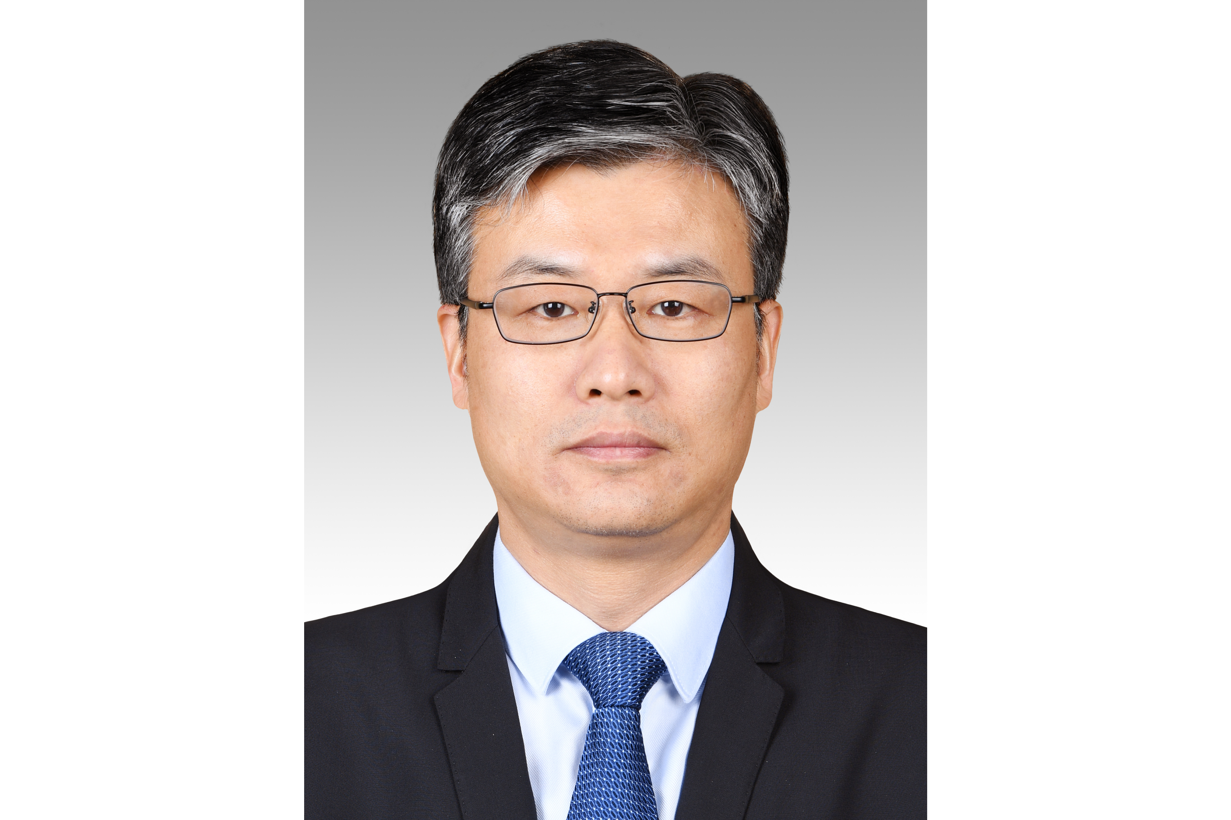  /p> p data-id="spysr2ssd8sx">现任上海市闵行区委常委,区