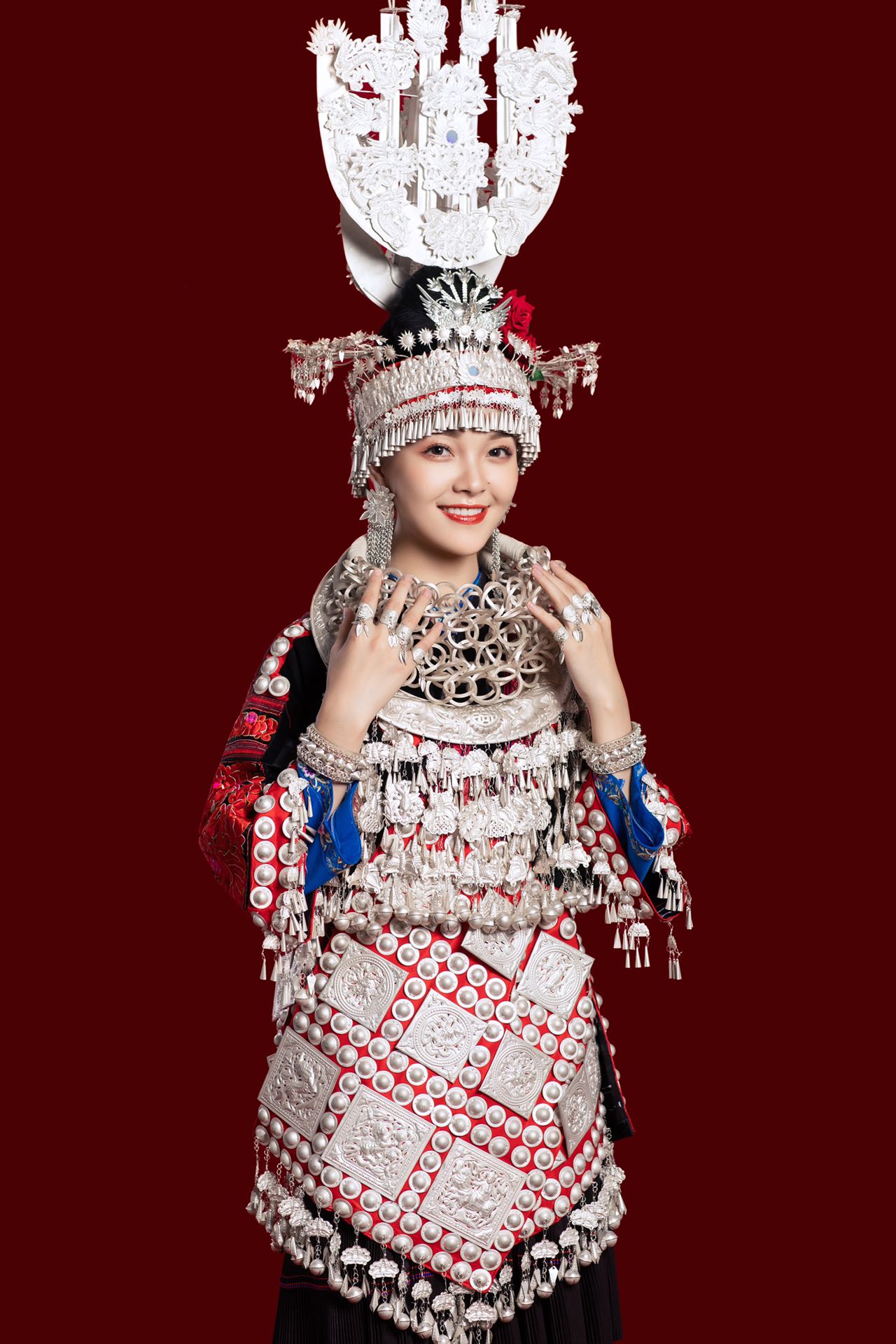  p>金花,苗族,出生于贵州省黔东南州台江县,青年演员.