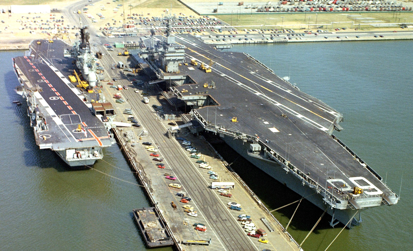  p>大胆级航空母舰(英文:audacious class aircraft carrier,又译为