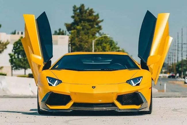 剪刀门(scissor doors)也称剪刀式车门,<a