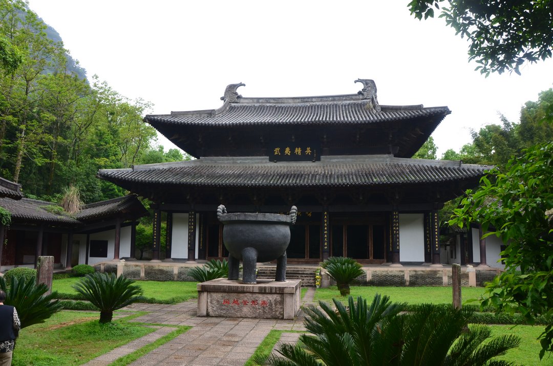 因坐落于崇安场( a target="_blank" href="/item/武夷山市/1660531"