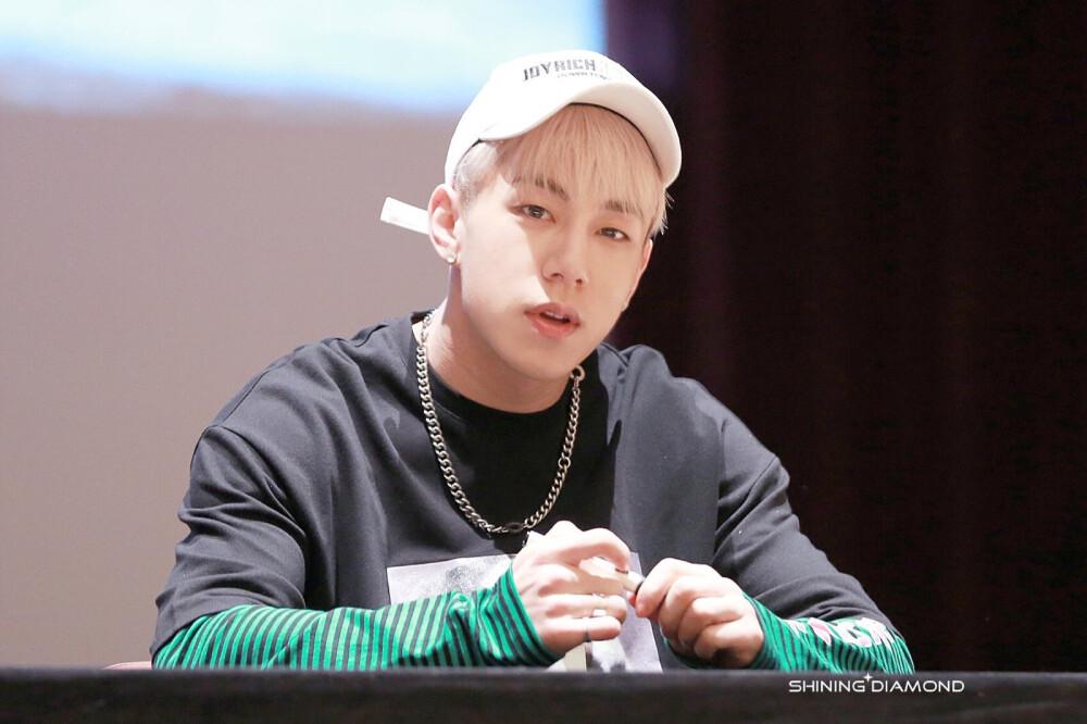  p data-id="gns0htx6zx">卡斯柏 i>(casper) /i>,原名储晓祥.