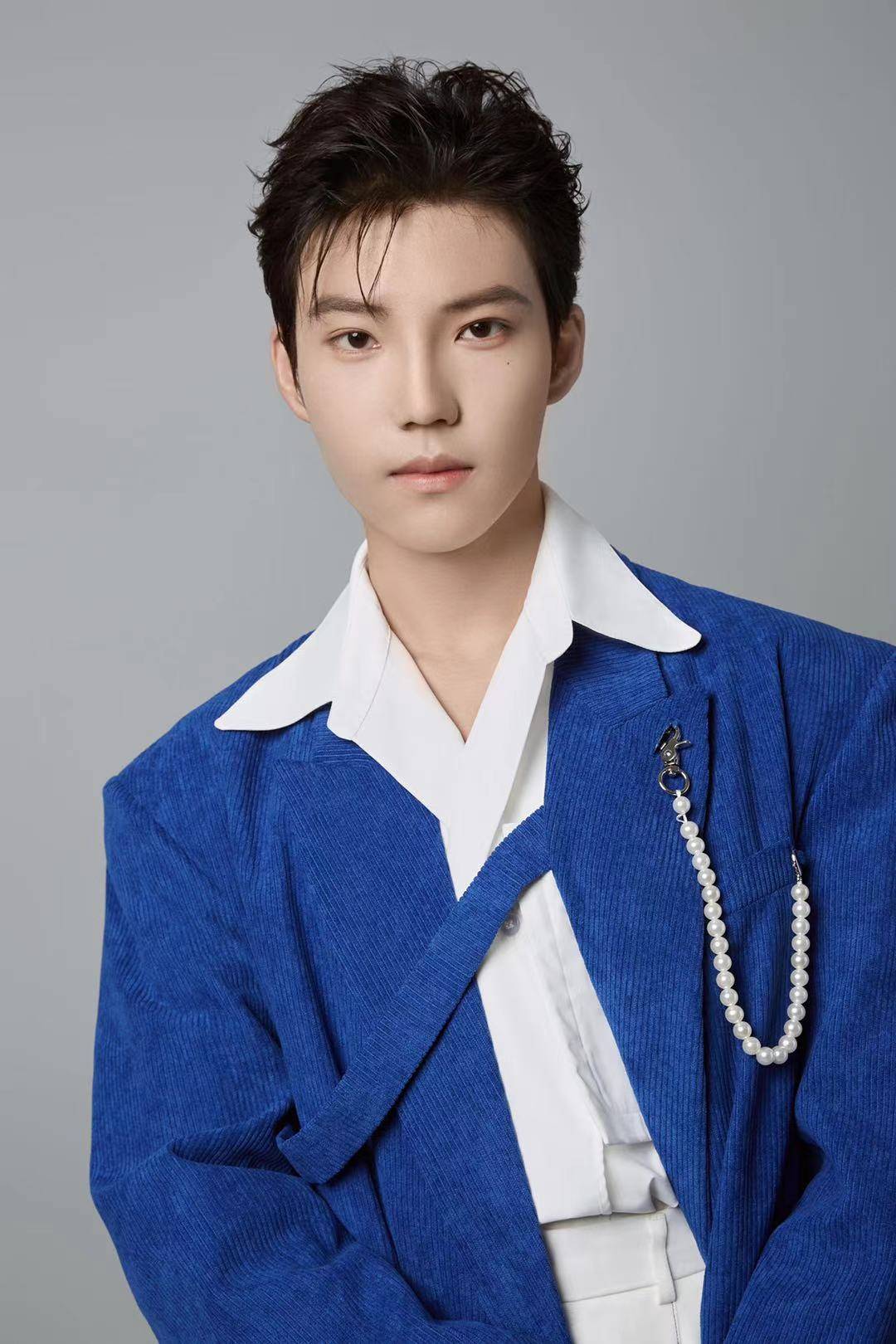 哈萨克族,出生于2001年,中国内地新生代男演员