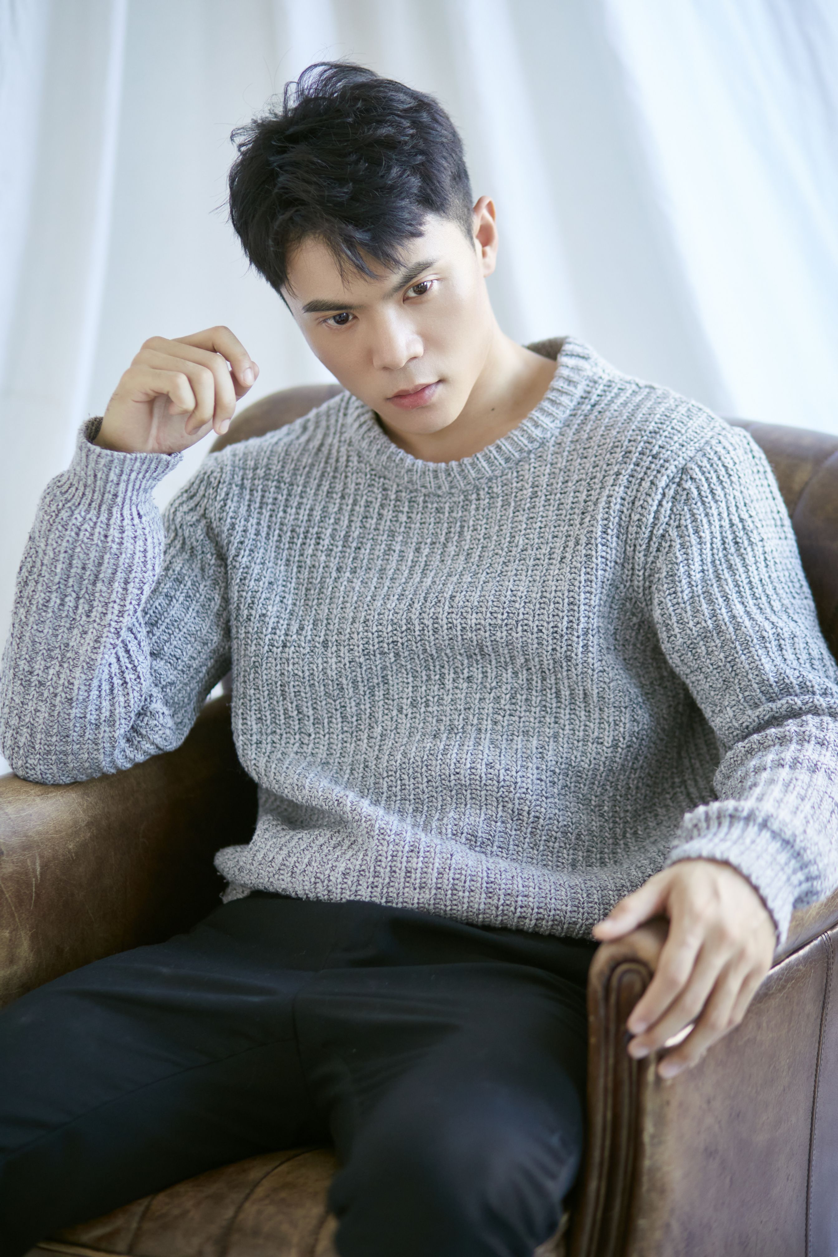 动作演员,毕业于北京 a target="_blank" href="/item/什刹海/24538"