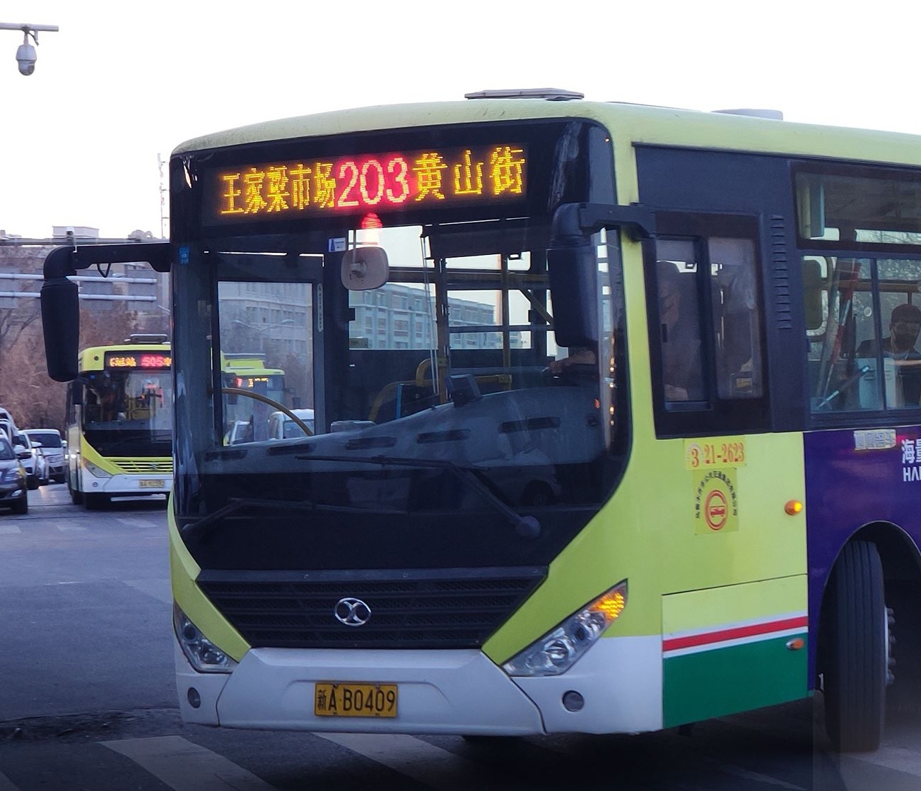 zvfg6jn">乌鲁木齐公交203路是乌鲁木齐市的公交线路,发车间隔10分钟