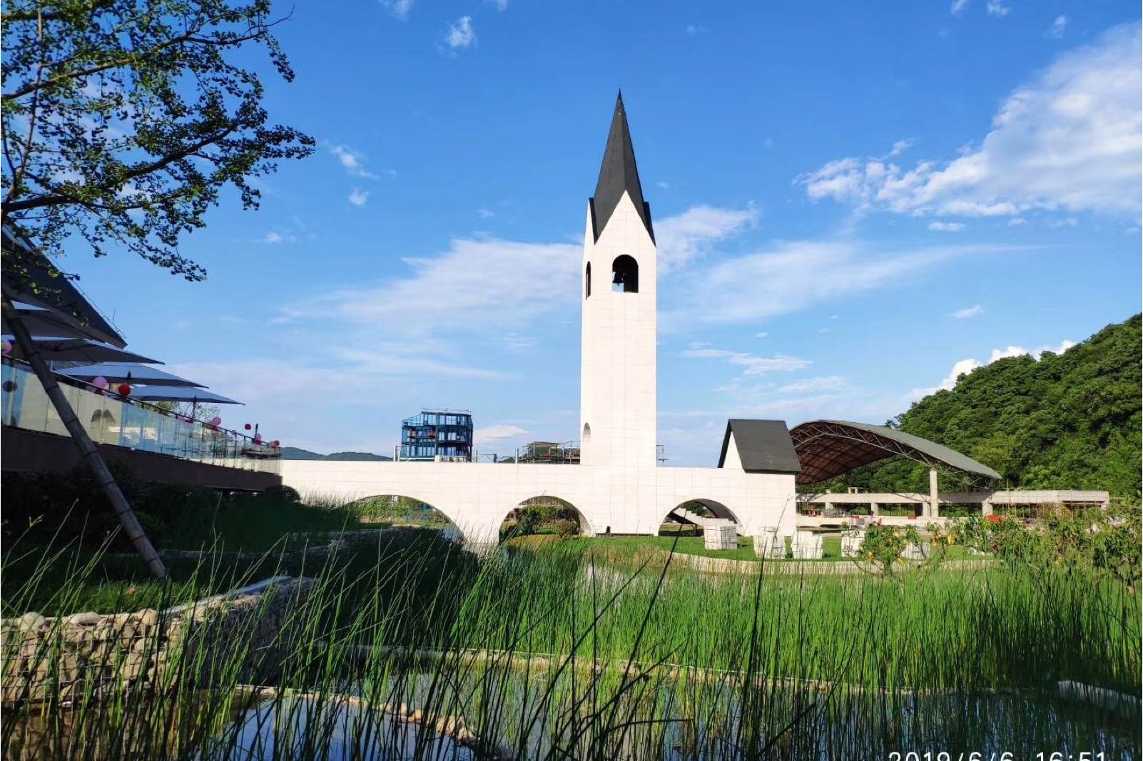  p>半山伴水度假村位于宁波市-海曙区-龙观乡龙兴路299号.