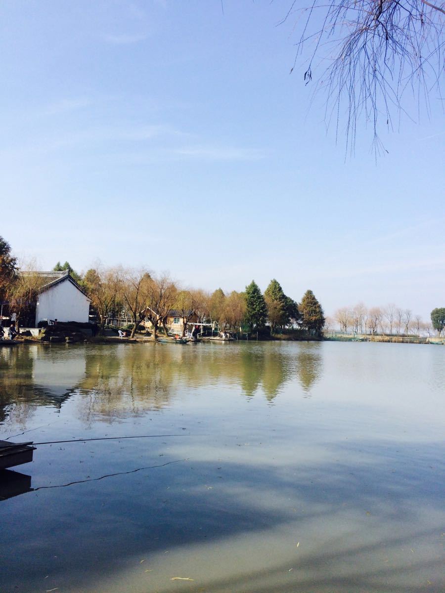  p data-id="gnwilmpdtt">湘家荡旅游度假区位于嘉兴市东郊,距市区7