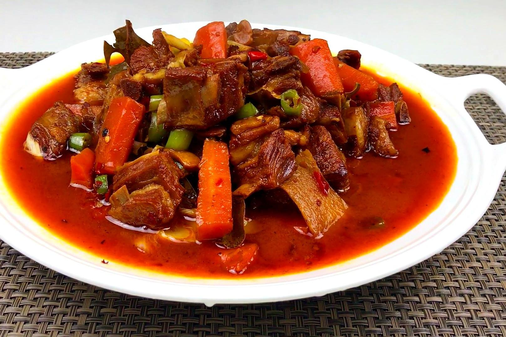  p data-id="gnywo5tamk">红焖羊排是一道家常菜,主要食材为 a target