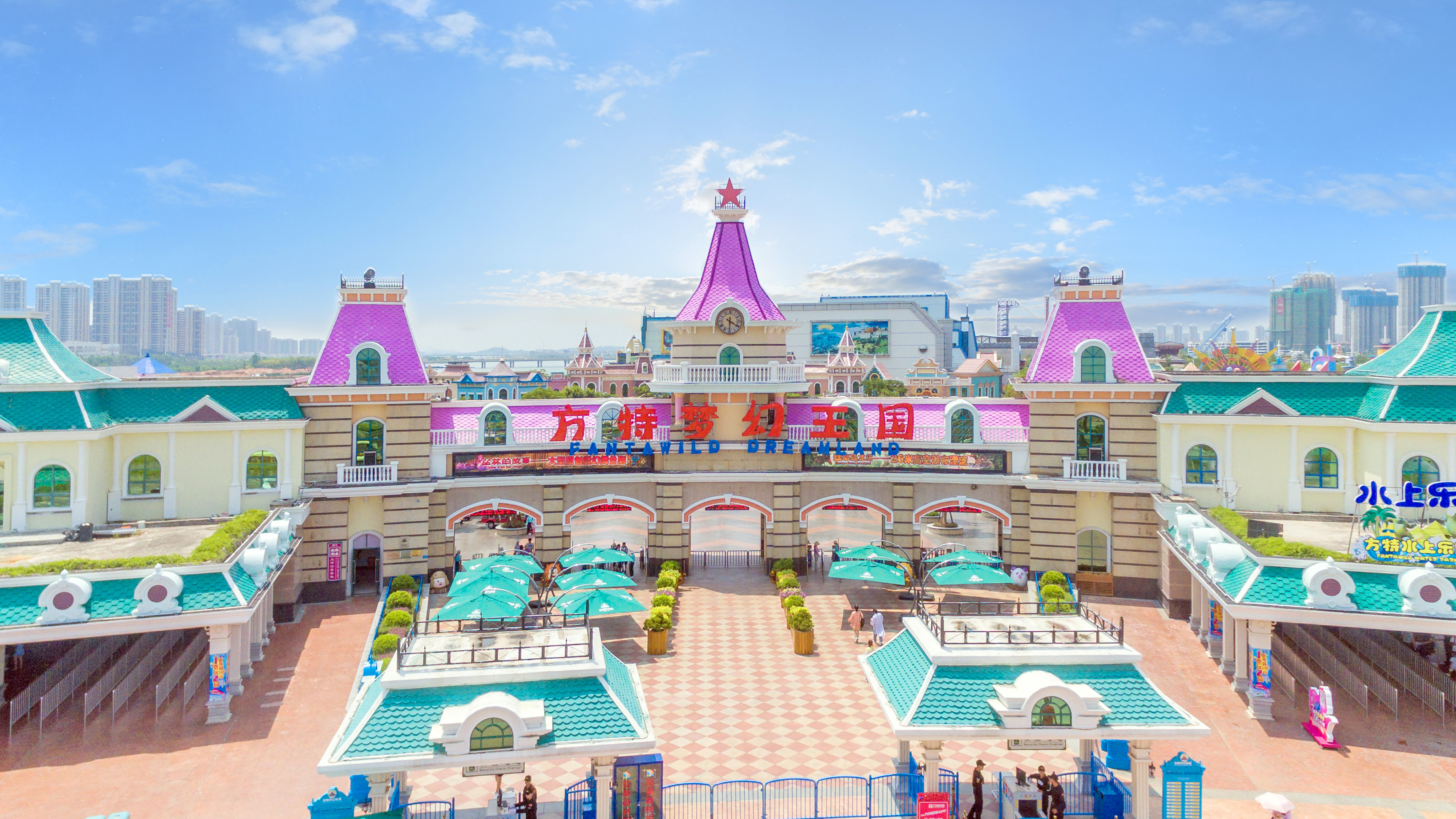 厦门方特旅游度假区是一个包含主题乐园,主题演艺,度假酒店等相关配套
