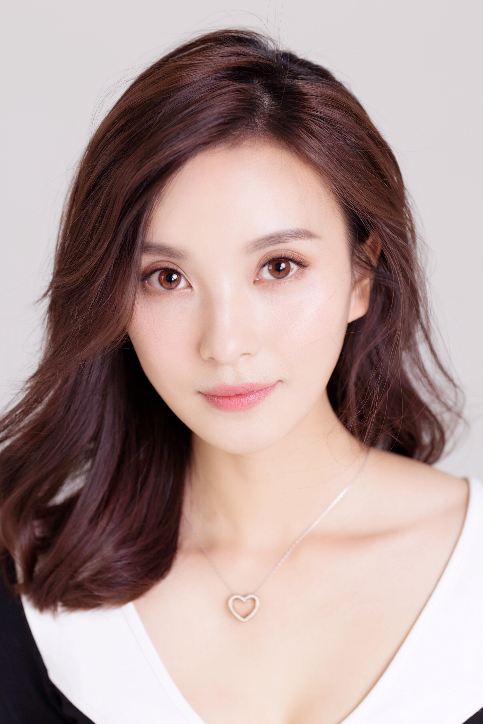 毕业于北京电影学院,中国内地女演员,平面模特