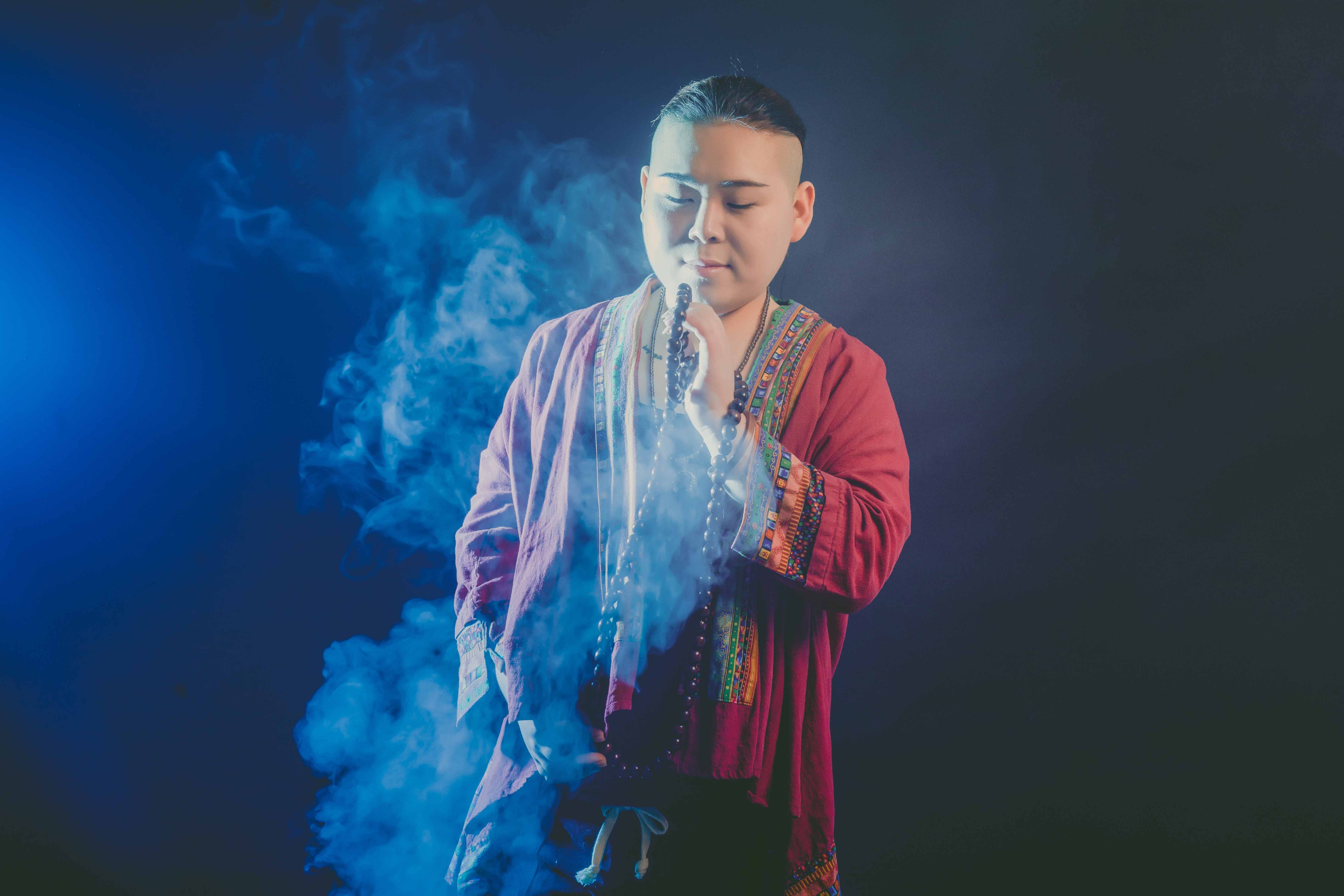 莺歌,中国大陆男歌手,汉族,<sup data-ctrid