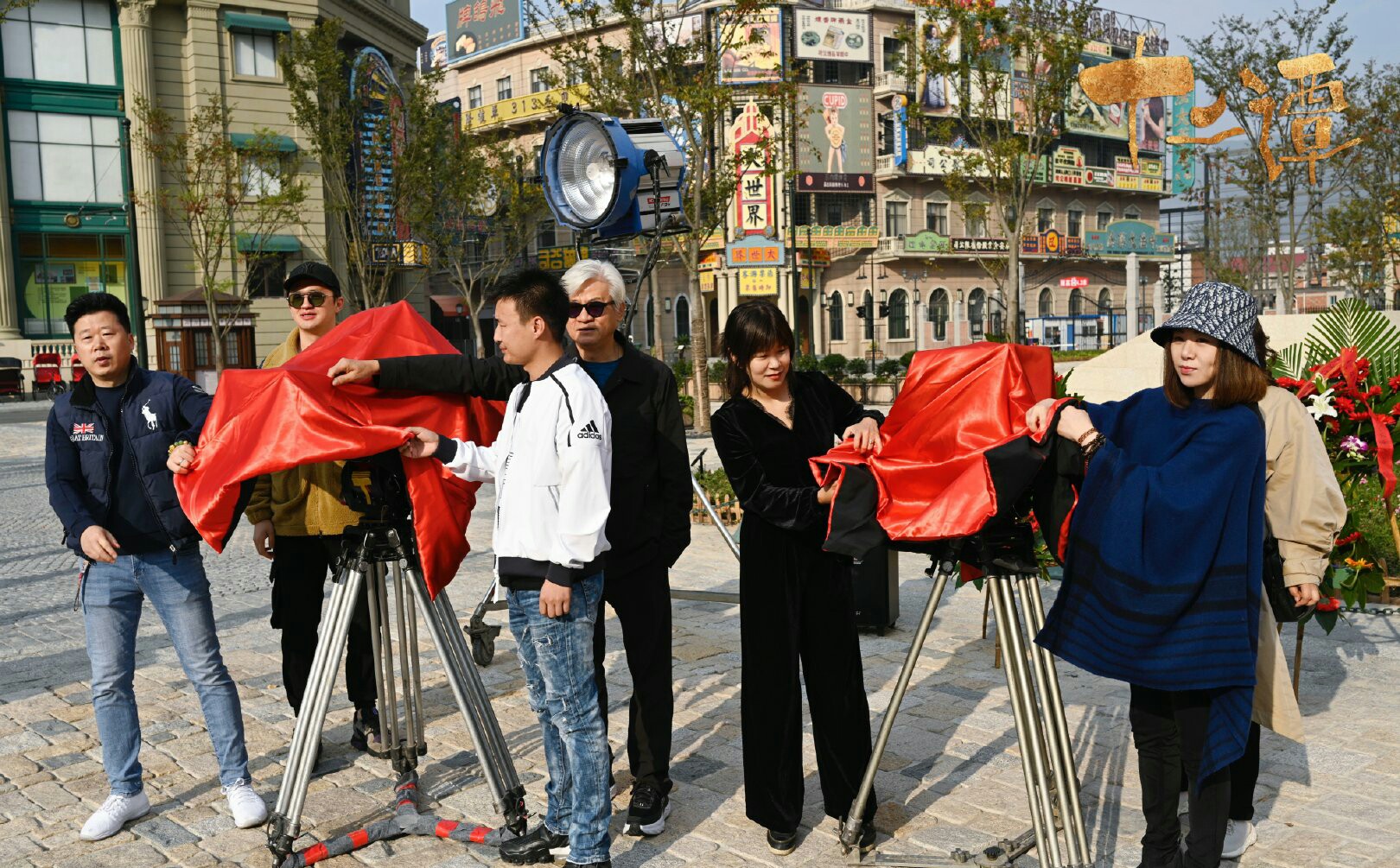  p>《十二谭》是由优酷,唐人影视联合出品,陈淑良