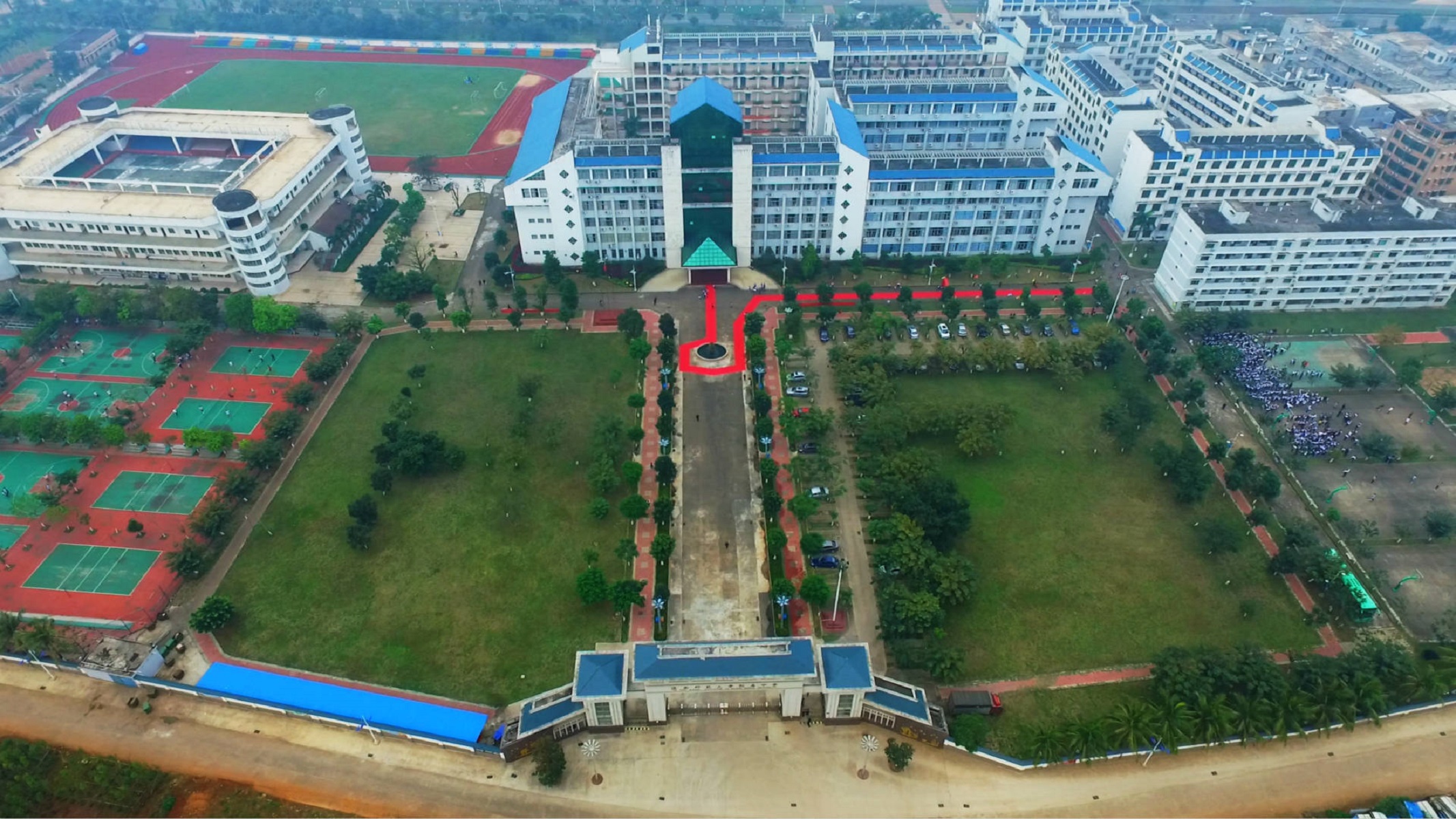 简称(海师附中),坐落于海南省海口市,是海南省重点中学,海南省一级甲