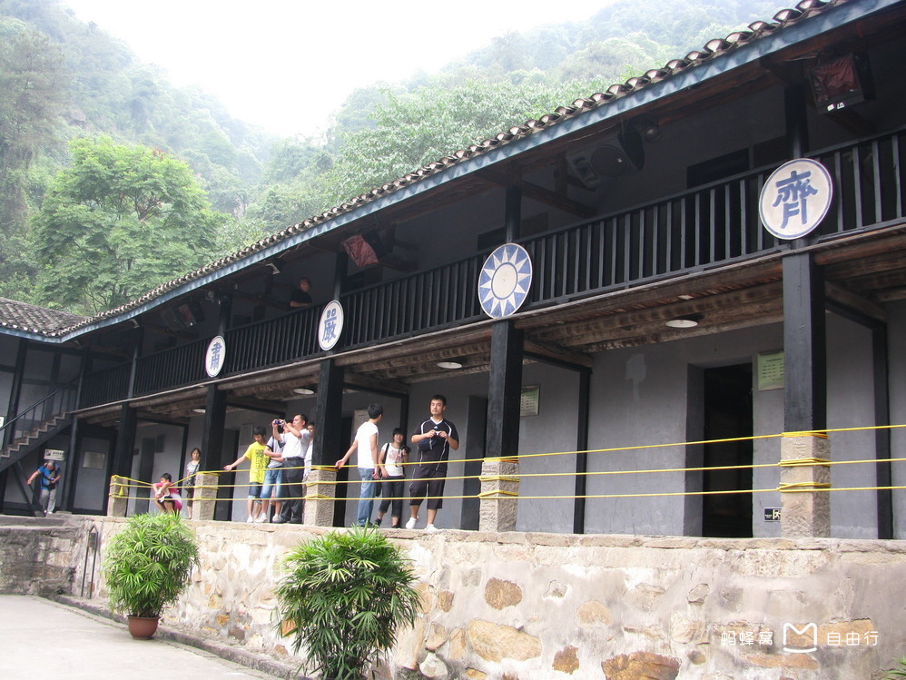  p>渣滓洞集中营位于重庆市 a target="_blank" href="/item/歌乐山">