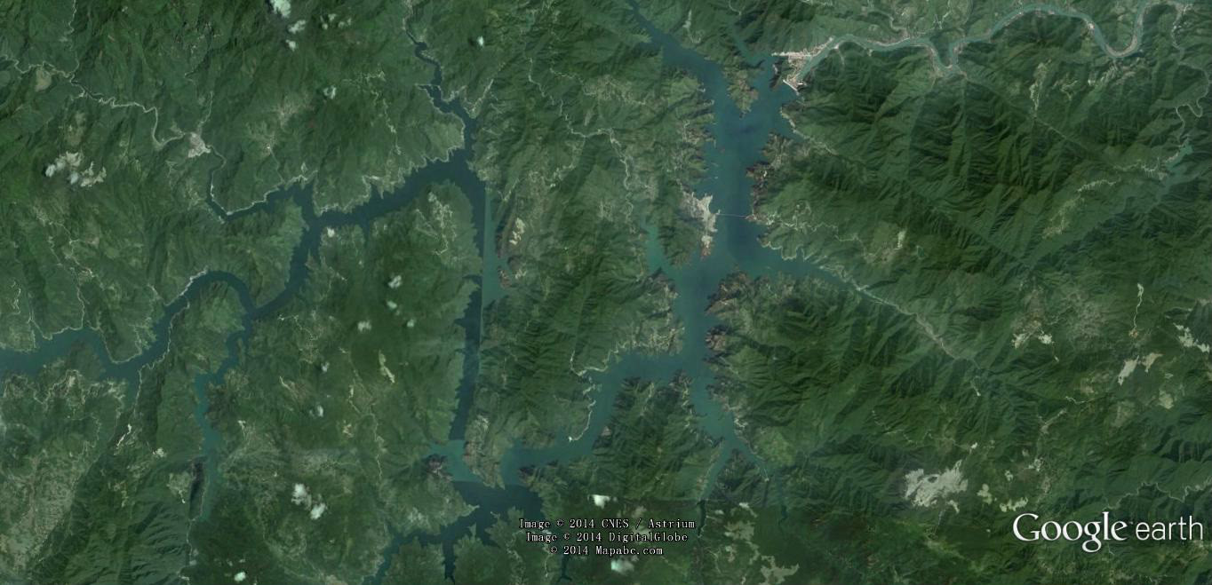 位于浙江省丽水市瓯江流域小溪支流中段,上至景宁鹤溪,下至青田滩坑