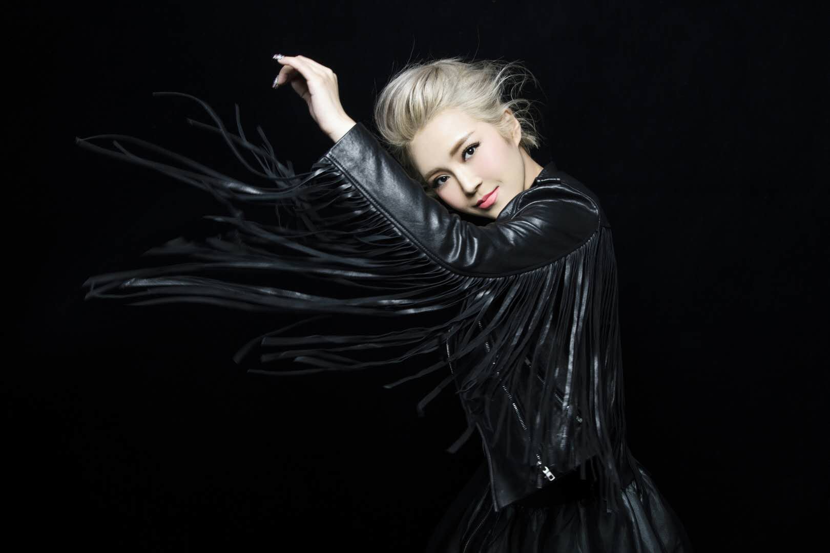  p>崔子格(queena),6月25日出生于新疆乌鲁木齐,中国内地流行女歌手