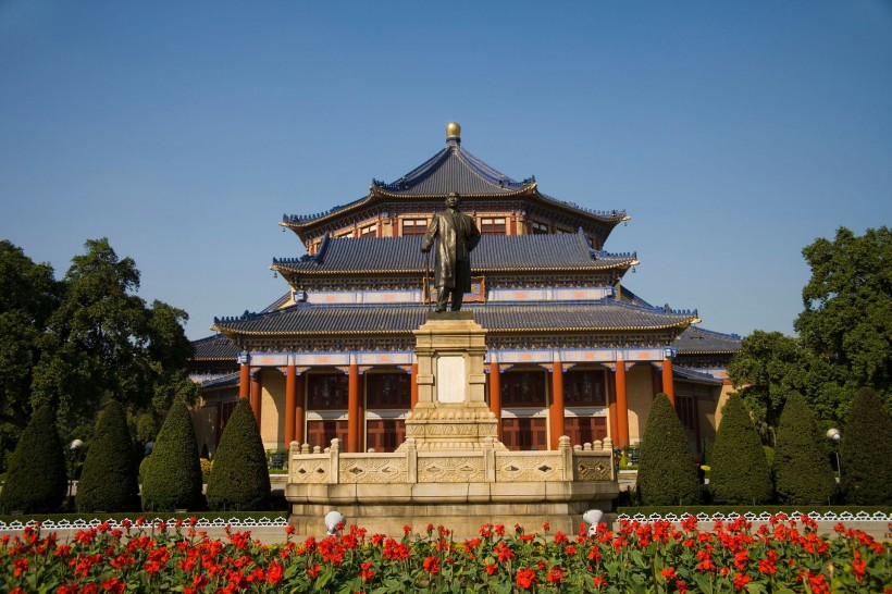  p>孙中山纪念堂位于广东省中山石岐城区中心,由郭得胜先生捐款一千万