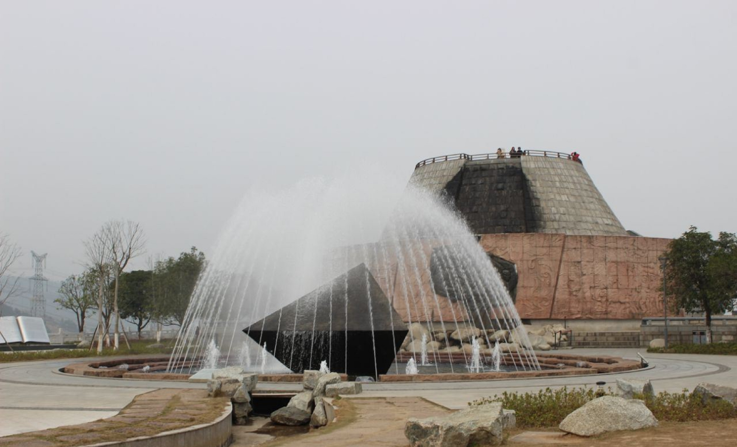 id="gnwkbylvxw">长江三峡工程坛子岭旅游区是三峡坝区最早开发的景区