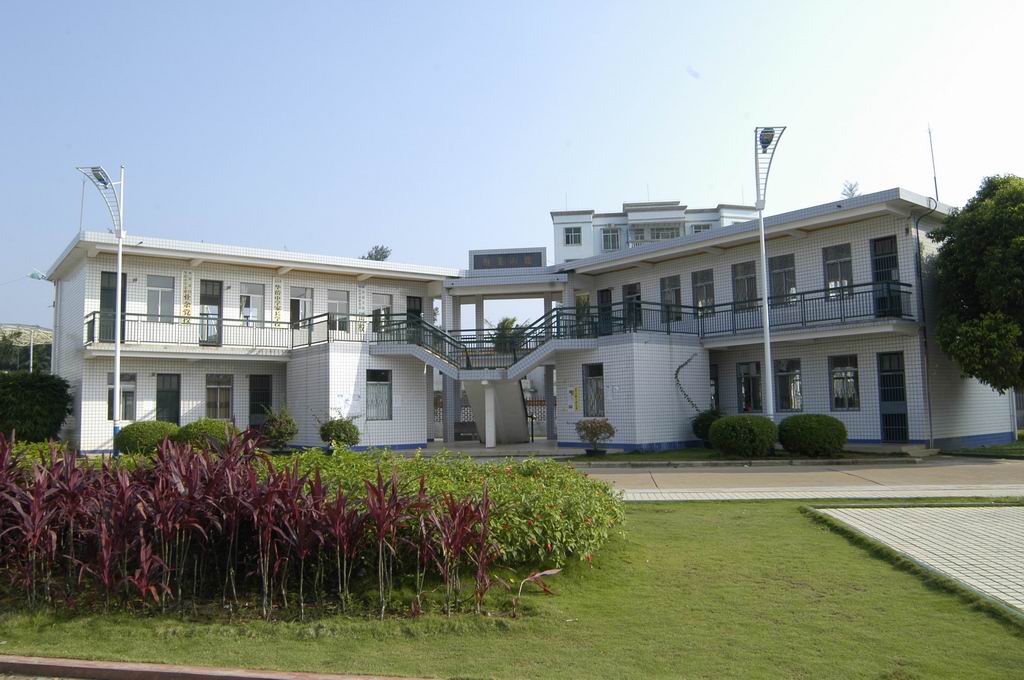  p>海南省文昌市华侨中学( i>hainan wenchang huaqiao middle school