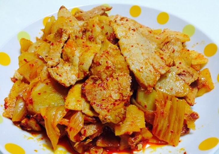 辣白菜土豆片炒五花肉
