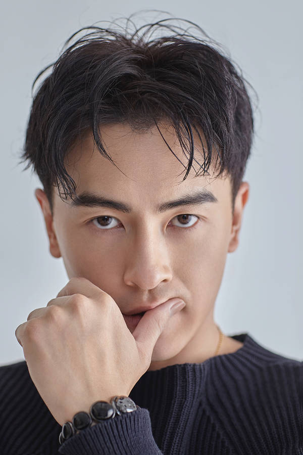 本名郑综腾,1982年6月19日出生于台湾省台中市北屯区,中国台湾影视男