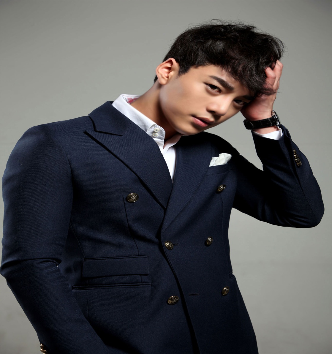  p>安圣浩,1988年10月出生于韩国,韩国男演员,模特.